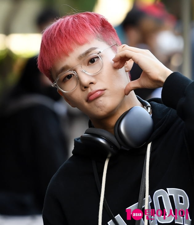[TEN 포토] CIX 승훈 '핑크빛 하트'