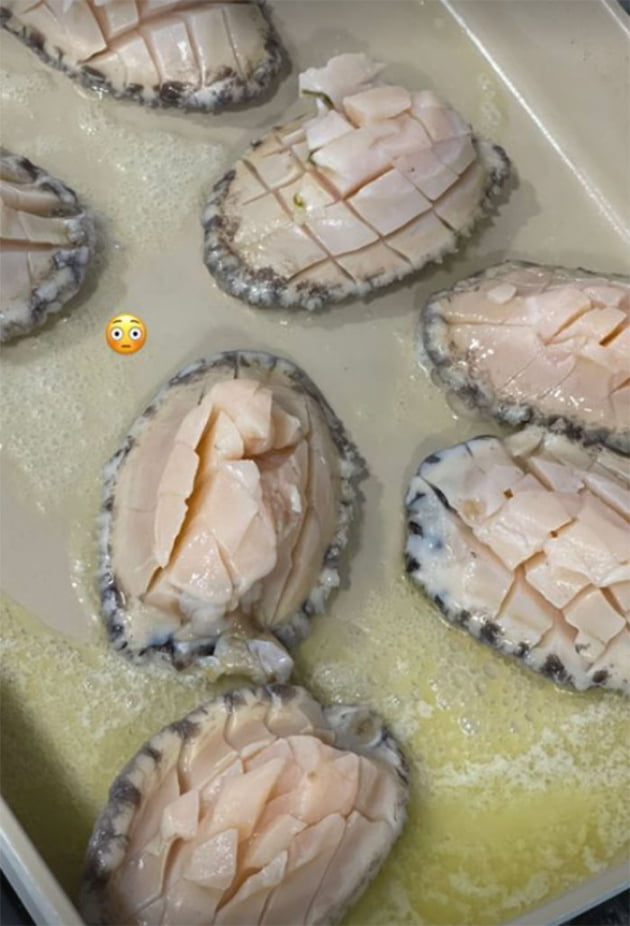 서수연, ♥이필모 외조 받나…해산 후 전복 버터구이로 몸조리 중 '하트 눈'[TEN★]