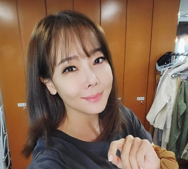 '백종원♥' 소유진, '82년생 김지영' 공연 전 셀카 맛집 명당 찾은 애셋맘[TEN★]