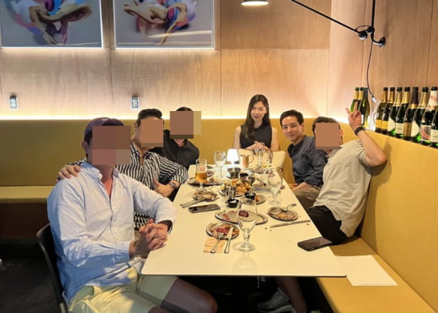 '돌싱글즈' 윤남기, 와이프 데리고 만찬 참석…결혼식 전에도 여유롭게[TEN★]