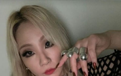 씨엘, 올블랙 시스루룩…과감한 노출로 드러낸 자신감[TEN★]