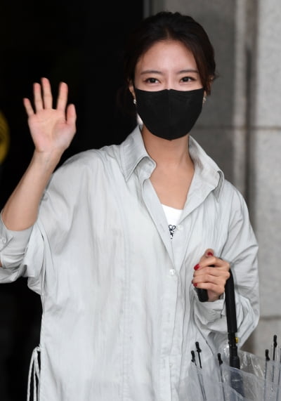 [TEN 포토] 이세영 '마스크 넘어 이쁨'