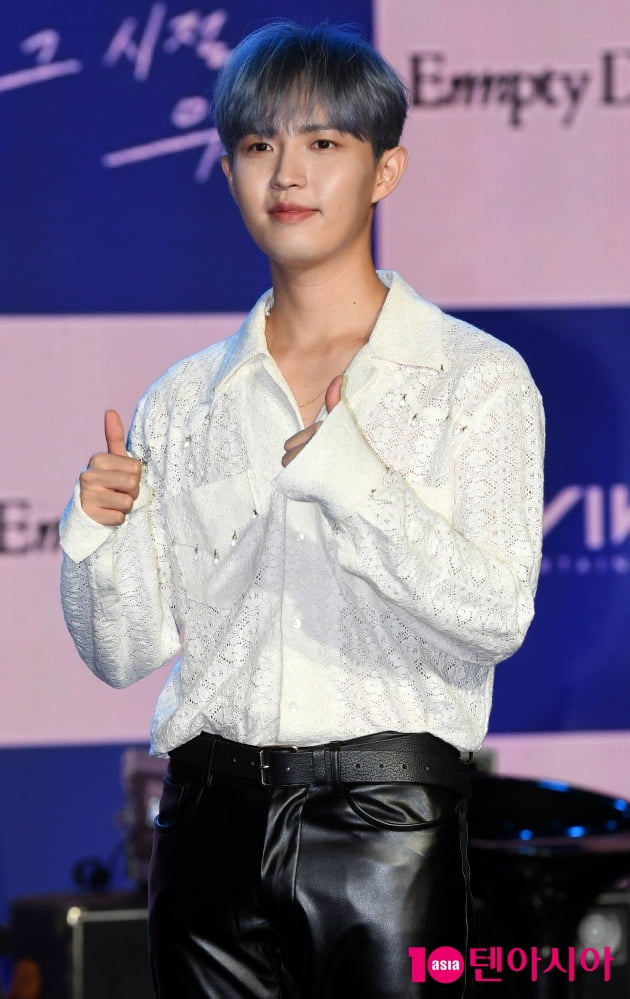 [TEN 포토] 김재환 '타이틀곡 '그 시절 우리는' 최고'
