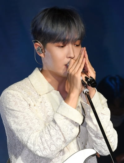 [TEN 포토] 김재환 '더 성숙해진 모습'