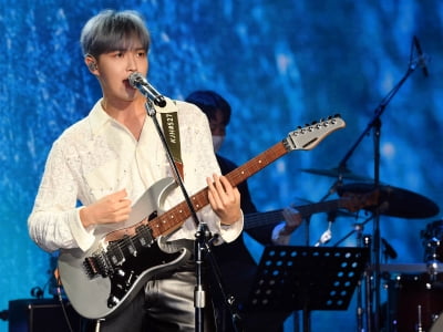 [TEN 포토] 김재환 '몽환적인 무대'