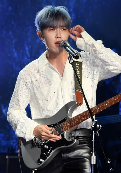 [TEN 포토] 김재환 '카리스마 넘치는 표정'