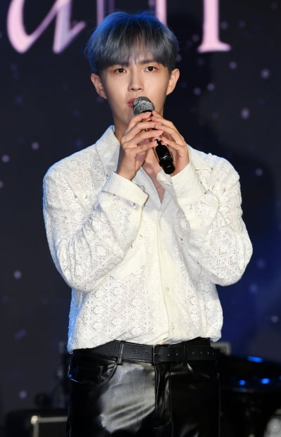 [TEN 포토] 김재환 '점점 본인의 꿈을 물들어가는 음반'