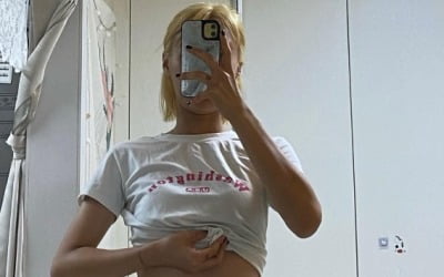 '돌싱글즈' 김채윤, 청바지 단추 푸르고 티셔츠는 올리고…화끈한 노출[TEN★]