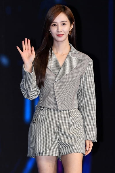 [TEN 포토] 권유리 '예능으로 만나요'