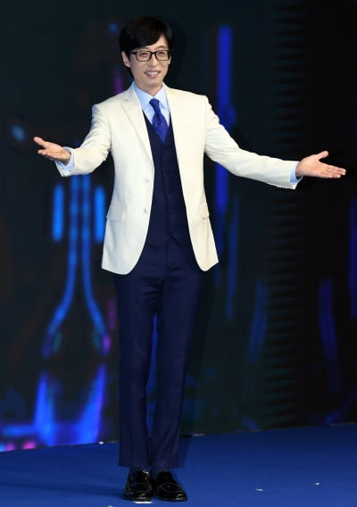 [TEN 포토] 유재석 '완벽한 수트핏'