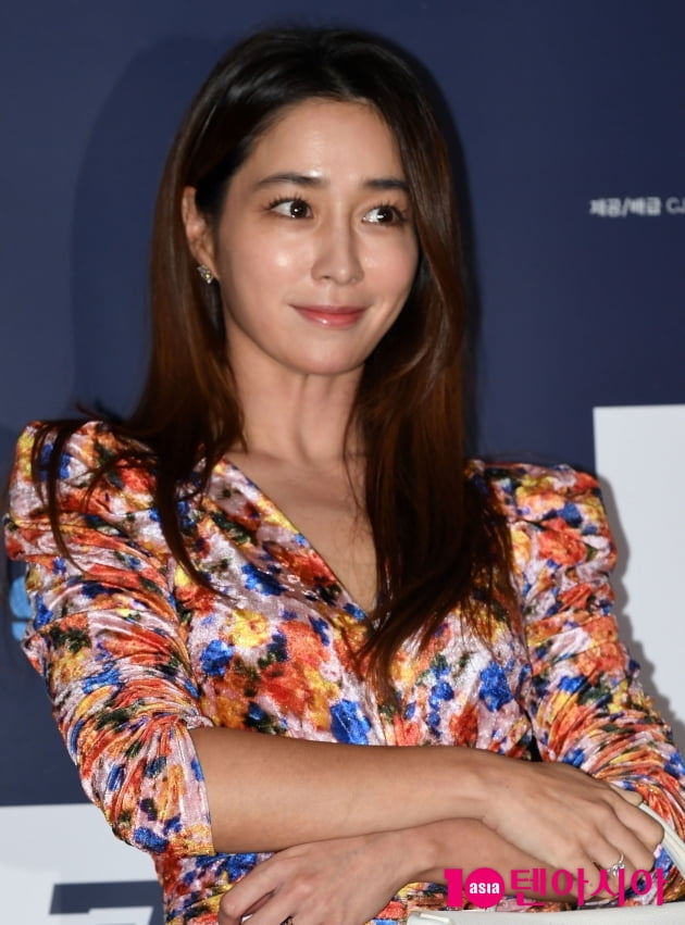 [TEN 포토] 이민정 '꽃무늬 보다 빛나는 미모'