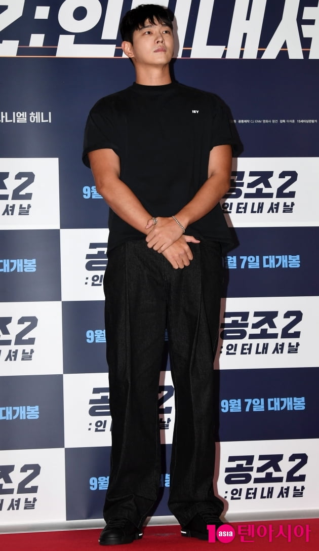 [TEN 포토] 윤균상 '유해진-진선규 응원왔어요'