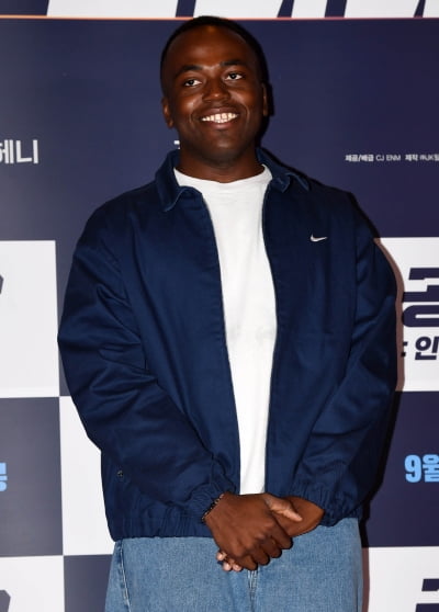 [TEN 포토] 조나단 '두 손 가지런히 모으고'