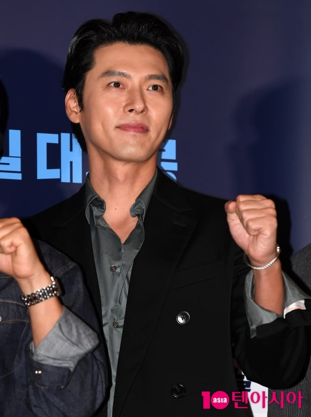 [TEN 포토] 현빈 '조각외모의 파이팅!'