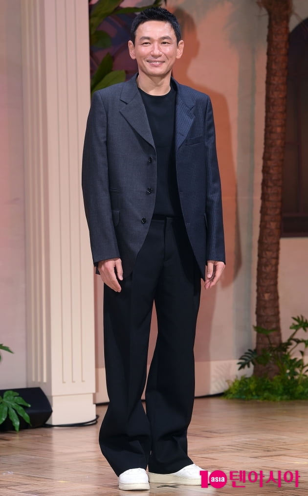 [TEN 포토] 황정민 '희대의 사기꾼 미소'