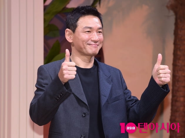 [TEN 포토] 황정민 '수리남 엄지척'