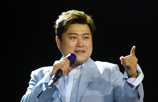 [TEN피플] 김호중, '인생은 뷰티풀'로 '손예진♥' 현빈과 대결…'그대 고맙소' 넘을까