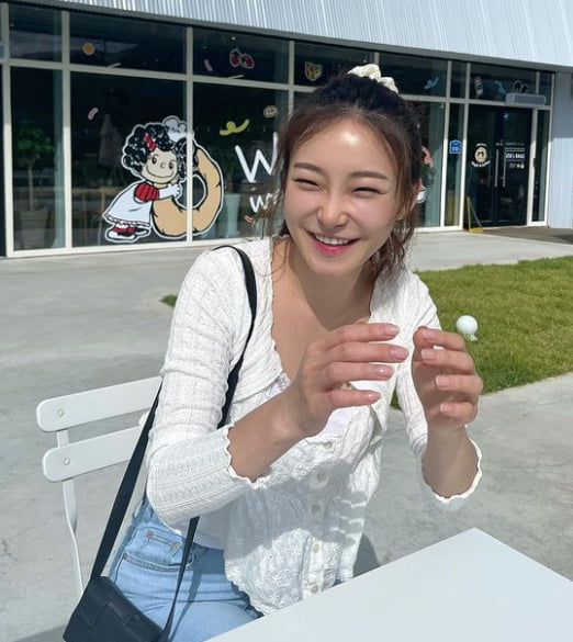 '돌싱글즈' 이아영, ♥남친이 개그맨인가?…주체못하는 입꼬리[TEN★]