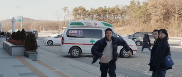 [종합] 성동일, 이동 중 휴게소에서 의식불명…혼비백산 지창욱·최수영('당소말')