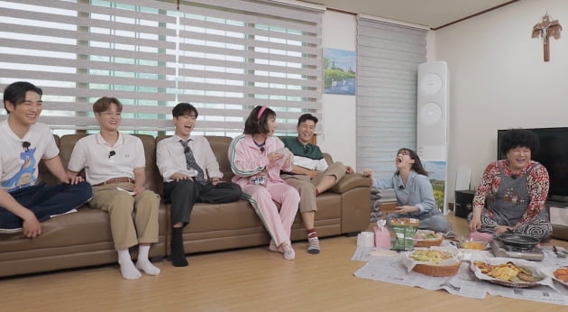 이찬원 "아들이 나보다 1살 많아…가족 믿지마" 고백('더도어')