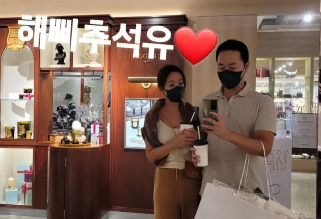 황정음, 슬리퍼 신고 ♥이영돈과 쇼핑 중인 애둘맘…남편 껌딱지[TEN★]