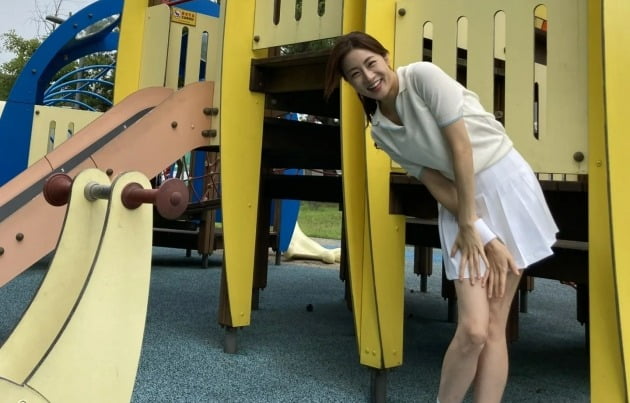 '한의사♥' 강소라, 출산 전 완벽 라인과 똑같네…테니스 스커트 입은 아이돌인 줄[TEN★]