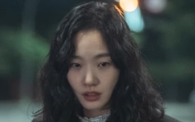 오정세 사고 목격한 김고은, 이상한 흔적 발견했다('작은 아씨들')