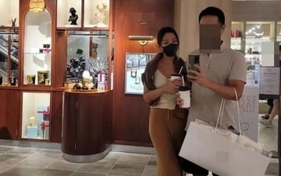 '이영돈♥' 황정음, 63kg→52kg 다이어트 후 남편과 쇼핑중[TEN★]