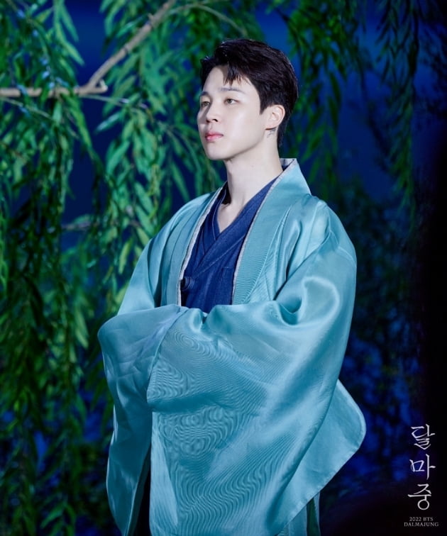 방탄소년단 지민, ‘한복’ 트렌드 해시태그 1위 '#JIMIN'...한국 문화 알리는 '국보 아이돌'