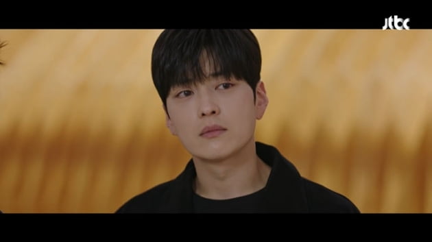 [종합] 김효진, 자선 행사 도중 '호흡곤란→기절'…회사 주가는 폭락('모범형사2')