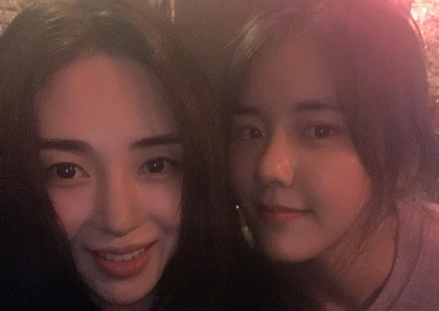 권민아, AOA 혜정 왕따 방관자라더니…얼굴 맞대고 다정하네[TEN★]