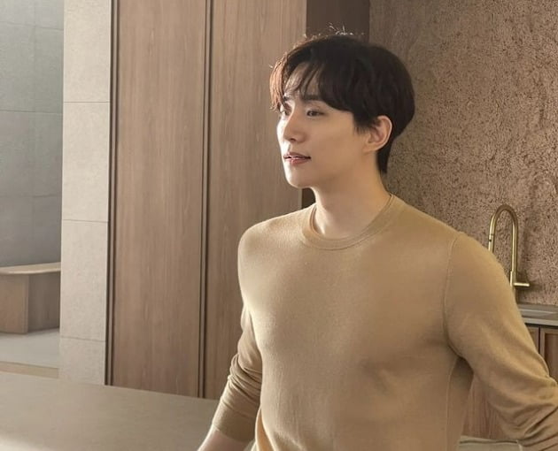 '자기 관리 끝판왕' 이준호, 숨길 수 없는 탄탄한 상체핏…추석 인사는 덤[TEN★]
