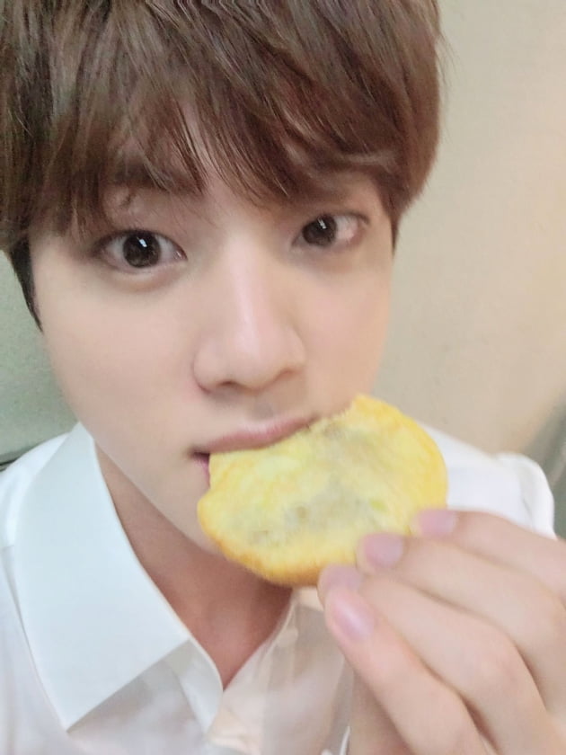 '獨 대표축제 한국관' 찾은 방탄소년단 진 14살 독일팬의 소원