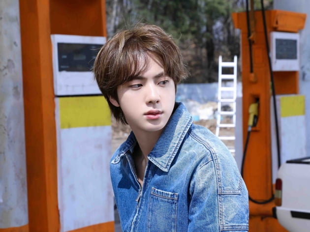 '獨 대표축제 한국관' 찾은 방탄소년단 진 14살 독일팬의 소원