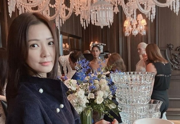 '권상우♥' 손태영, 뉴욕 패션위크 초대 받았네…패션쇼 둘러보는 애둘맘[TEN★]