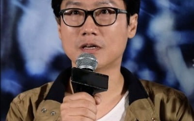 [속보] '오징어게임' 황동혁 감독, 한국 최초 에미상 감독상 수상