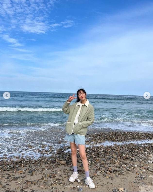 표예진, 점점 말라가는 각선미...산+바다로 힐링중[TEN★]