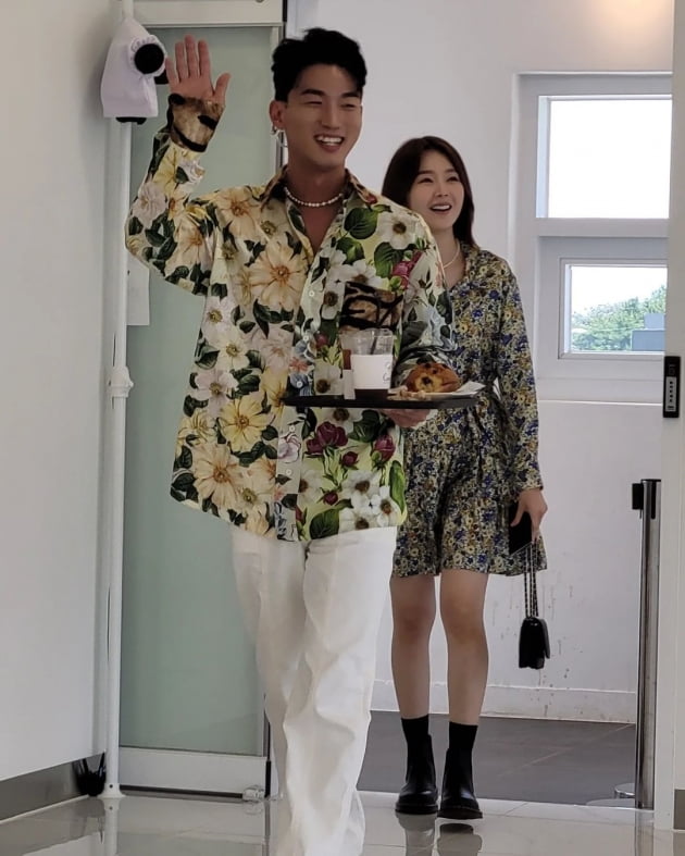 한정민♥조예영, 누가 있어도 신경 안 쓰고 '이마 키스'…'올인커플'다운 달달함[TEN★]