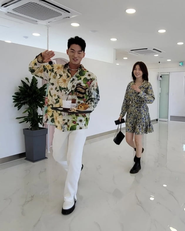 한정민♥조예영, 누가 있어도 신경 안 쓰고 '이마 키스'…'올인커플'다운 달달함[TEN★]
