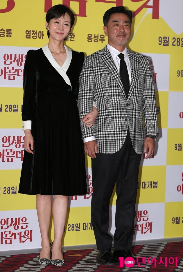 [TEN 포토] 염정아-류승룡 '환상적인 부부케미'