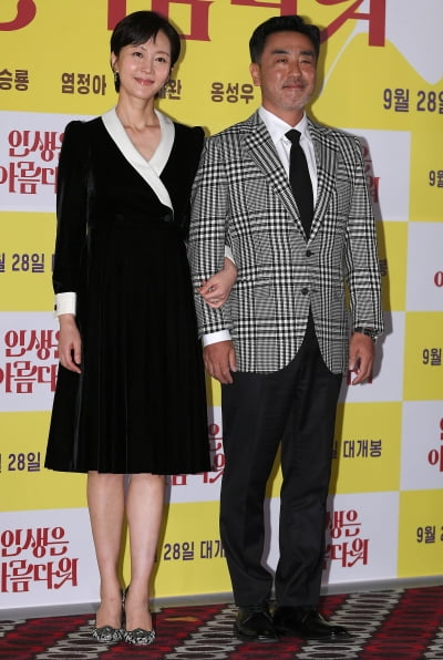 [TEN 포토] 염정아-류승룡 '환상적인 부부케미'