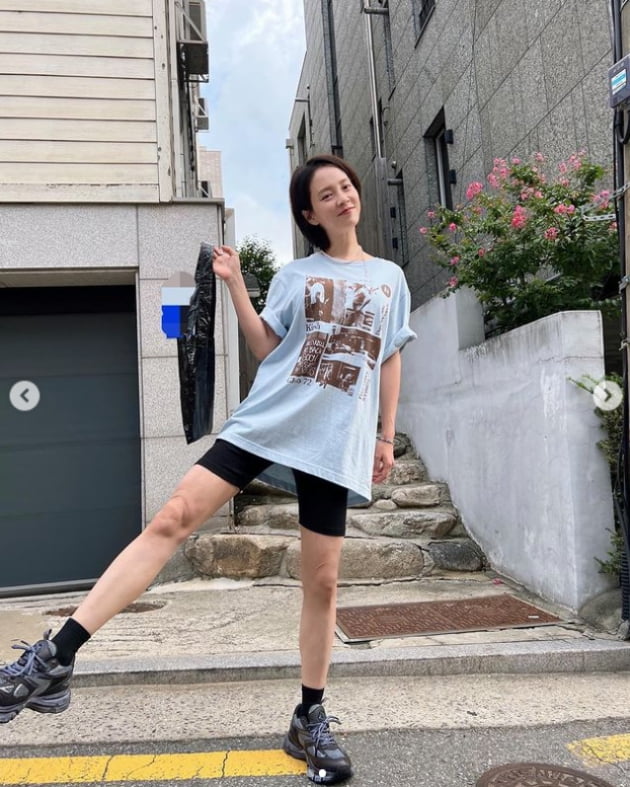 송지효, 청량한 미소가 매력적인 배우...예쁘다는 말로는 부족해[TEN★]