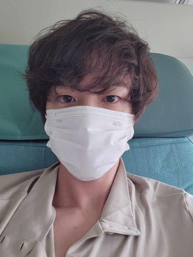 방탄소년단 진 '눈빛만 봐도 잘생김' 눈부신 비주얼 셀카