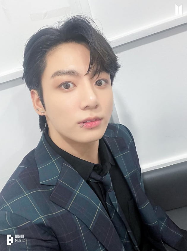 방탄소년단 정국, 필리핀 예능서 '국민 가수급' 인기…존재감 과시