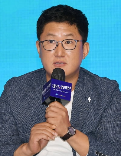 [TEN 포토] 김용대 PD "도시환경 보다 로맨스한 공간으로 사이판 선택"