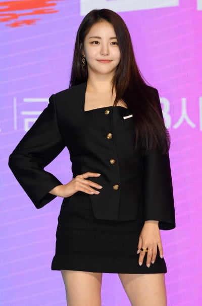 [TEN 포토] 브레이브걸스 유정 '당당한 '체인리액션' MC'