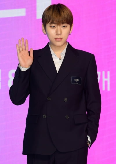 [TEN 포토] 지코 '부드러운 인사'