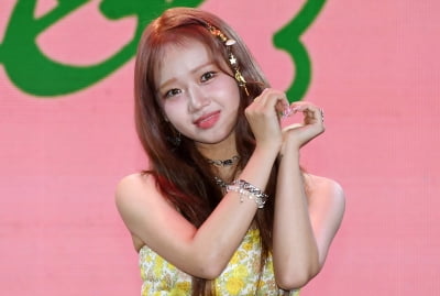 [TEN 포토] 위키미키 최유정 '첫 솔로 사랑이 필요합니다'