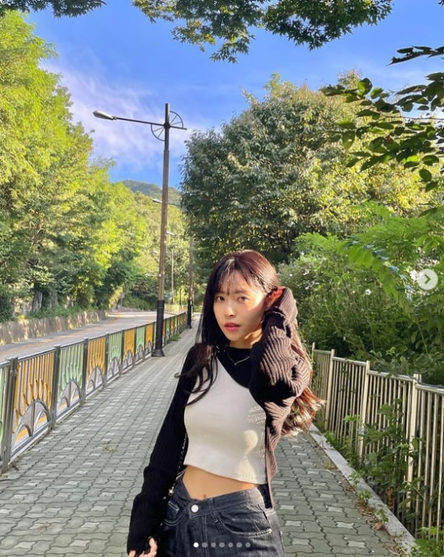 '박성광♥'이솔이, 크롭티 입고 섹시하게 가을산책...점점 더 어려지는 비주얼[TEN★]