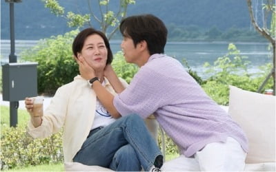 도경완♥장윤정, 방송 도중 갑자기 '거품 키스'…목덜미 잡고 직진('도장깨기')